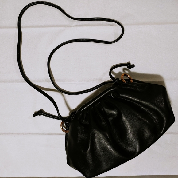 Pleated Leather Dumpling Bag Chunky Chain Crossbody Bag Satchel Black and Gold - Picture 5 of 7